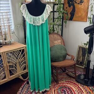 Vintage 60s/70s Claire Sandra Lucie Ann Lace Detail Green Maxi Nightgown Dress